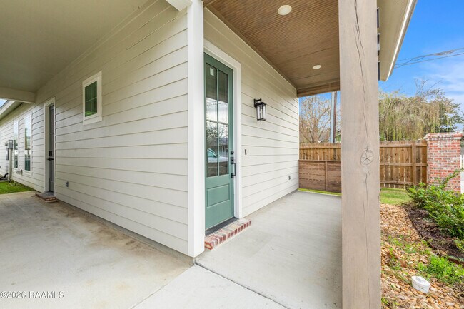 Foto del edificio - 121 Mayberry Grv St