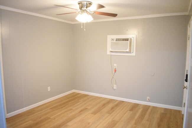 Building Photo - 2319 Banita St