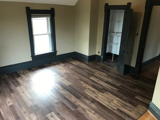 Foto del edificio - 427 W Pleasant St