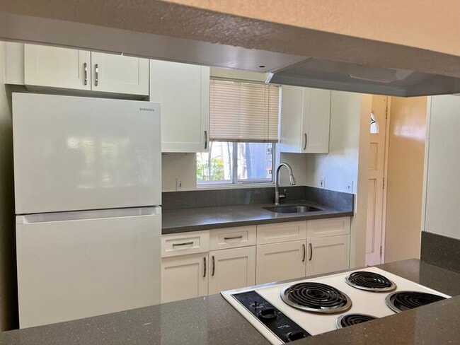 Waikele - 2 Bed, 2 Bath Town Home with 2 Parking Spaces - Waikele - 2 Bed, 2 Bath Town Home with 2 Parking Spaces