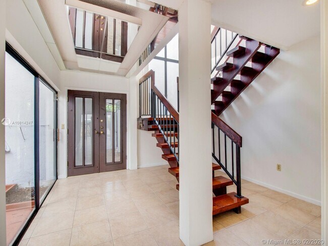 Building Photo - 5116 SW 72nd Ave
