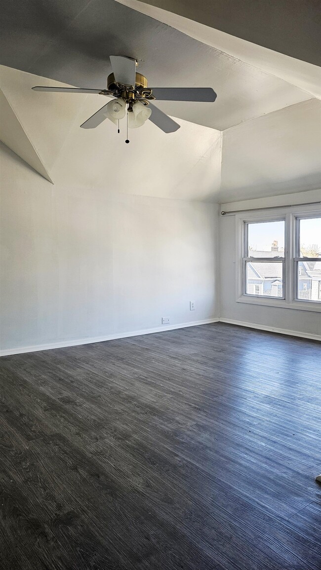 Building Photo - 86 W 34th St.