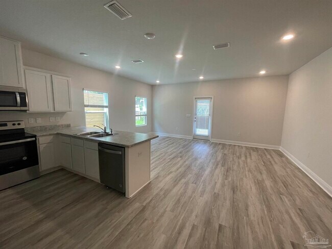 Foto del edificio - 6365 Grove Park Dr