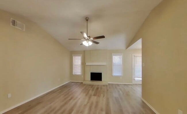 Building Photo - Spacious 3-Bedroom House with Cozy Living Spaces