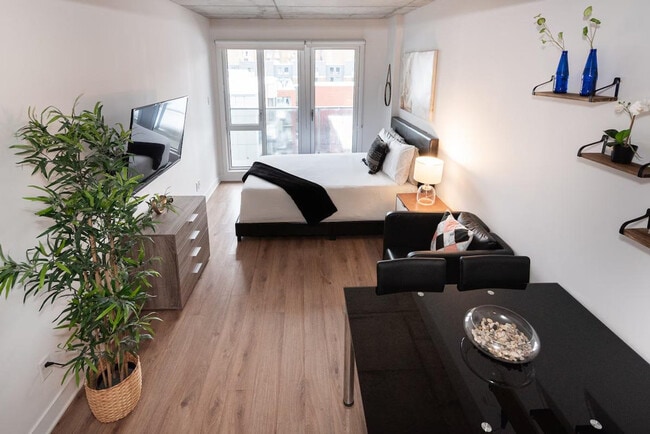 Photo du bâtiment - 201 Rue Sainte-Catherine E