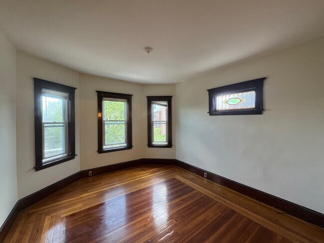 Building Photo - 298A Highland Ave