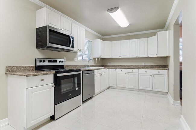Foto del edificio - 9711 Long Branch Ln