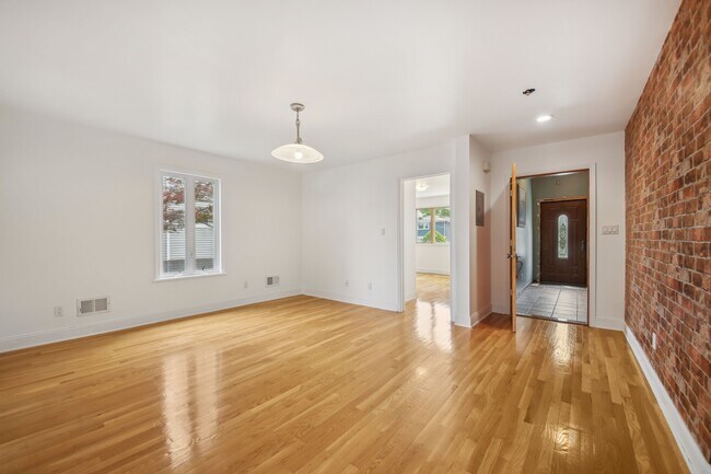 Foto del edificio - 47 New Lawn Ave