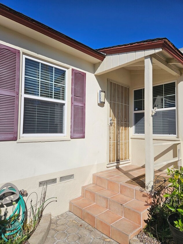 Primary Photo - Charming 3/2 In Point Loma