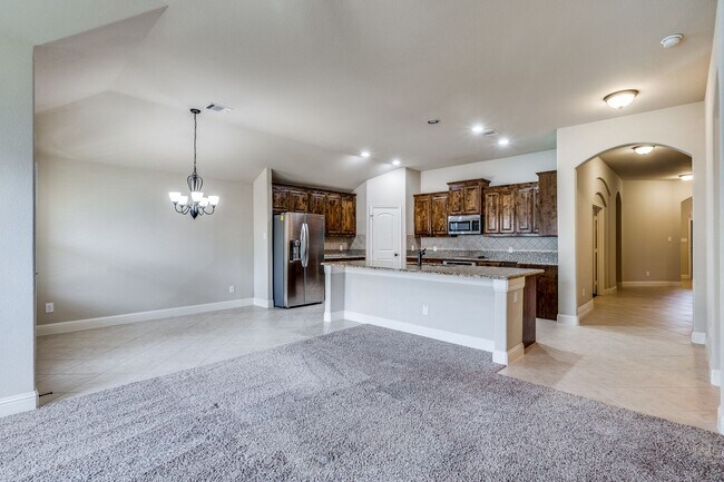 Foto del edificio - Beautiful 3 Bedroom with Bonus Media Room