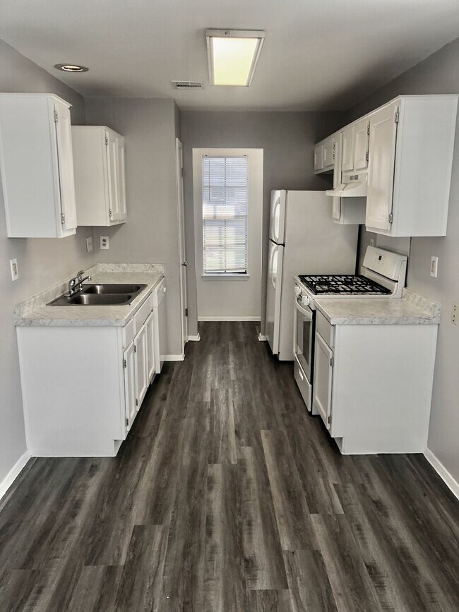 Building Photo - 12402 Alderbrook Dr