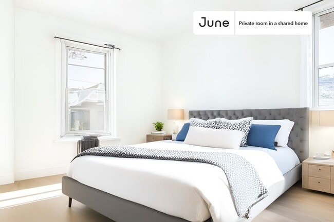 Building Photo - Room in Shared 4 bed/1 bath home