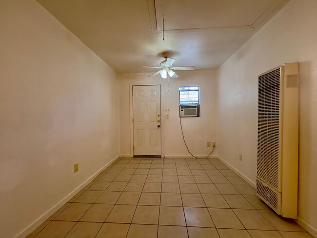 Building Photo - 1/1 Back Available House near Texas Tech