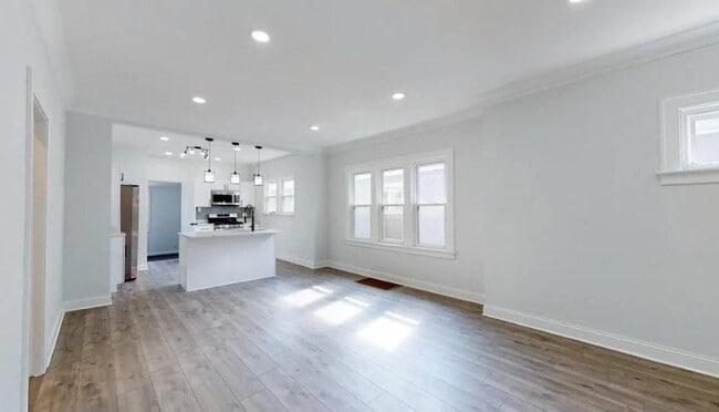 Building Photo - 1008 Drackert St