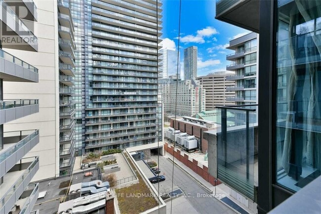 Building Photo - 111-1111 Elizabeth St