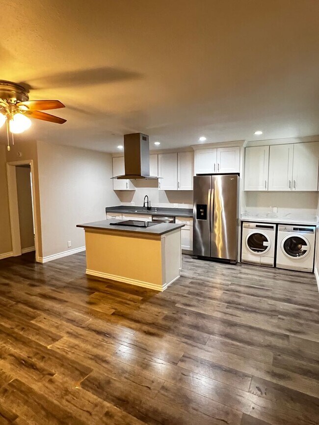 Foto del edificio - 1244 E. 4th Street Apartments