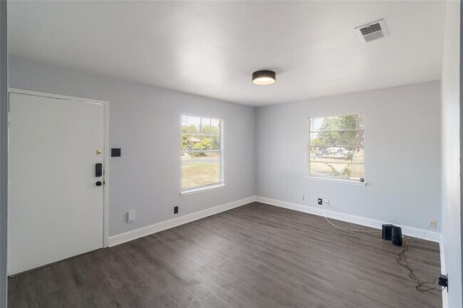 Building Photo - 5846 Castle Lk Dr