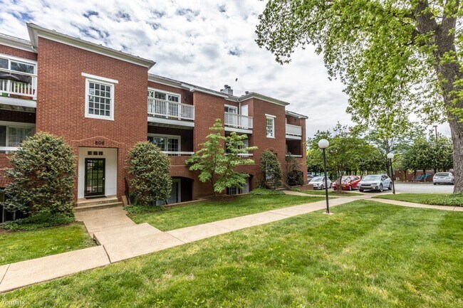 Building Photo - 806 E Jefferson St