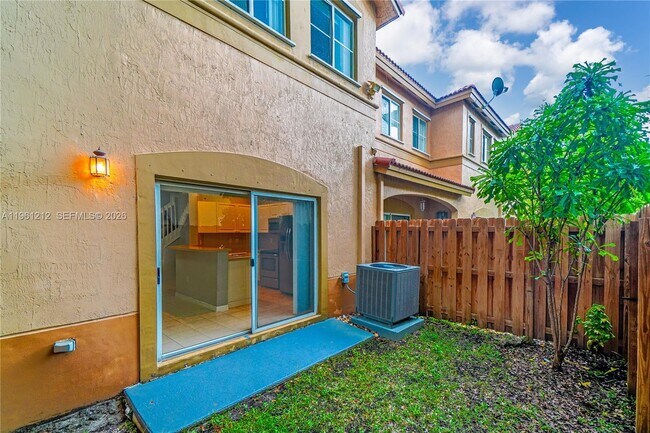 Foto del edificio - 8526 NW 107th Passage