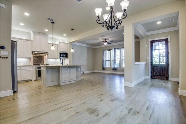 Building Photo - 336 Loma Alta Dr