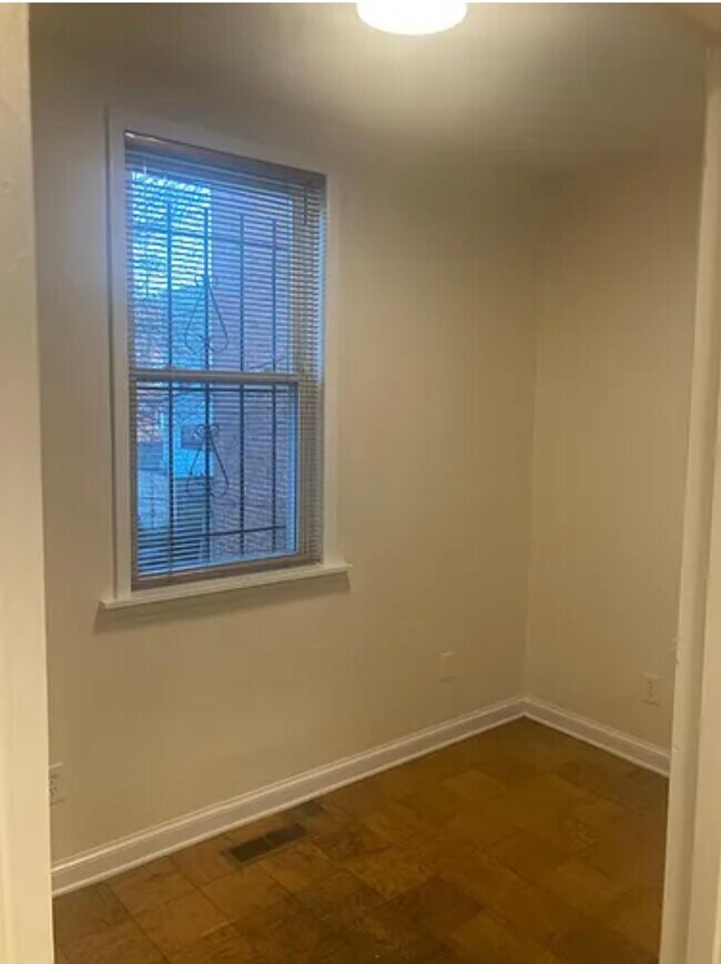 Foto del edificio - 639 11th St NE