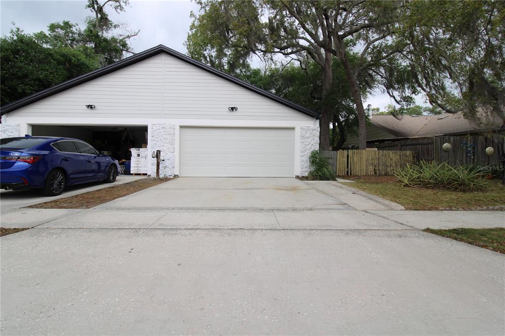 Primary Photo - 911 Robinhood Ct