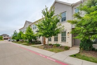 Building Photo - 9912 Schramm St