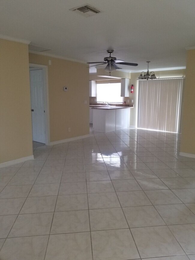 Foto del edificio - SE area off Santa Barbara Blvd Single Fami...