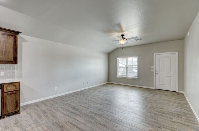 Building Photo - Brand new duplex!
