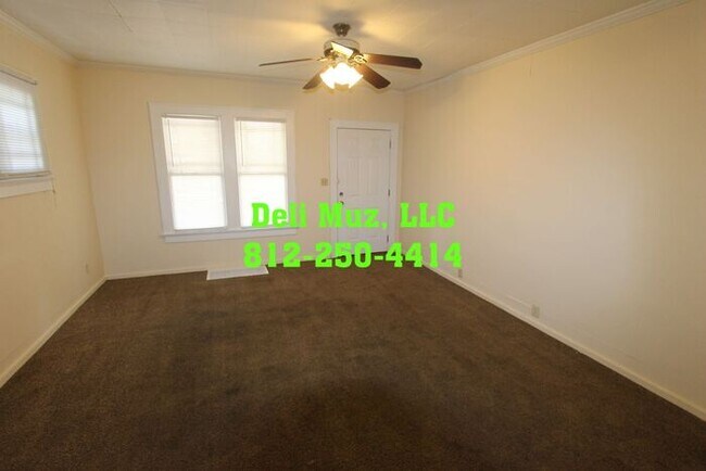 Building Photo - 3 Bed, 1 Bath House Freshly Painted with N...