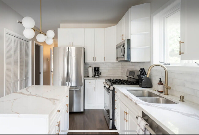 Main Level Kitchen - 1465 W Thomas St