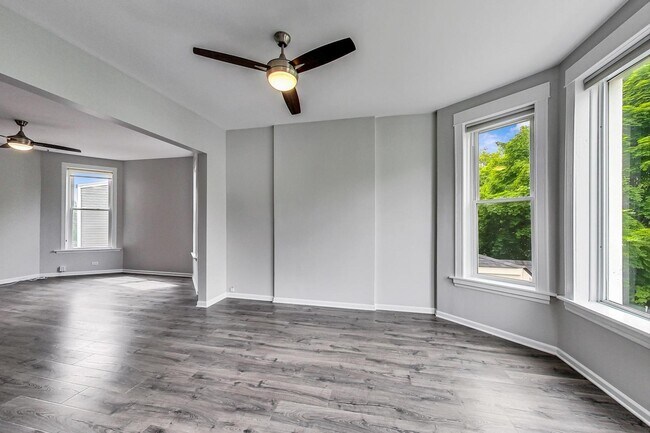 Building Photo - 2733 N Mozart St
