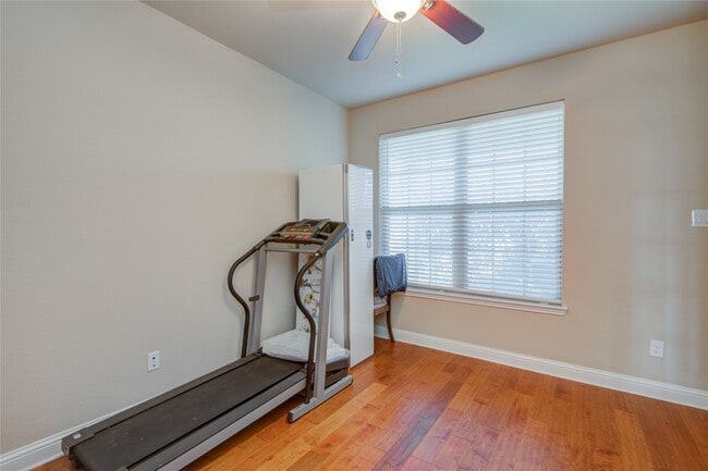 Building Photo - 12902 Oak Fls Dr