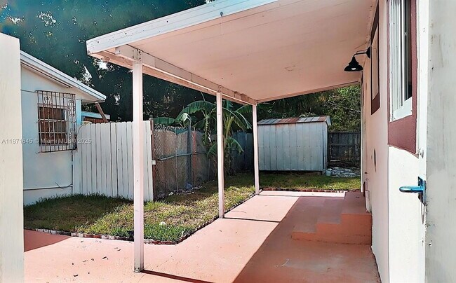 Foto del edificio - 2311 NW 103rd St
