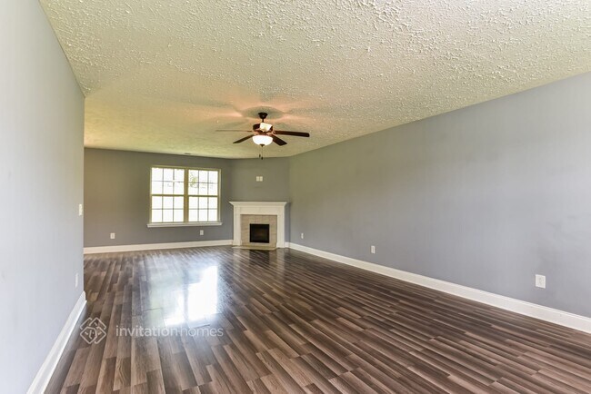 Building Photo - 433 Golf Club Ln