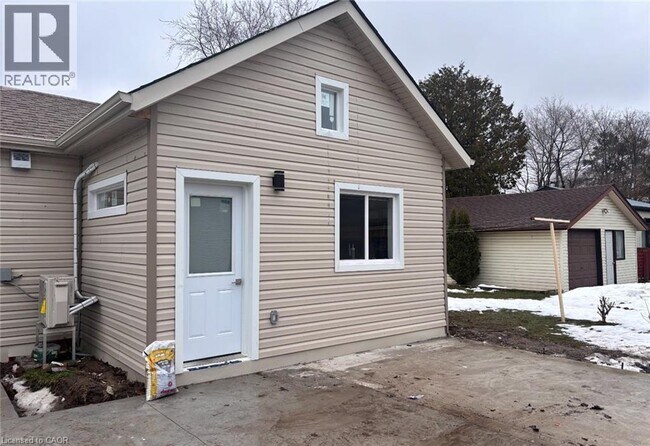 Building Photo - 140 Byron Ave