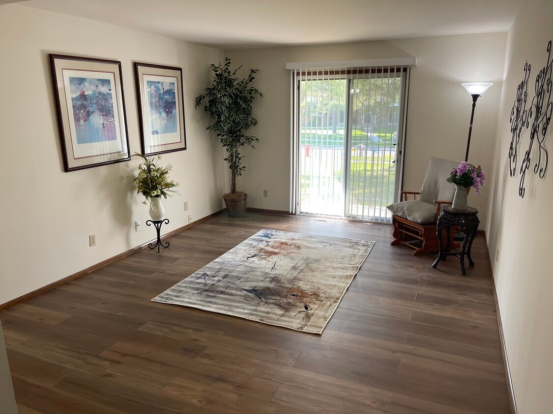 Sala de estar - 6850 W Kathleen Ct