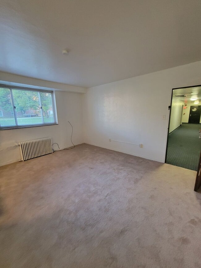 Interior Photo - Carol Shamrock Apartments