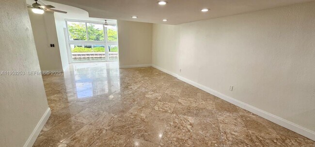 Foto del edificio - 3745 NE 171st St