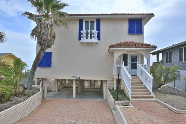 Building Photo - Oceanfront Furnished Vacation home 4 bedro...