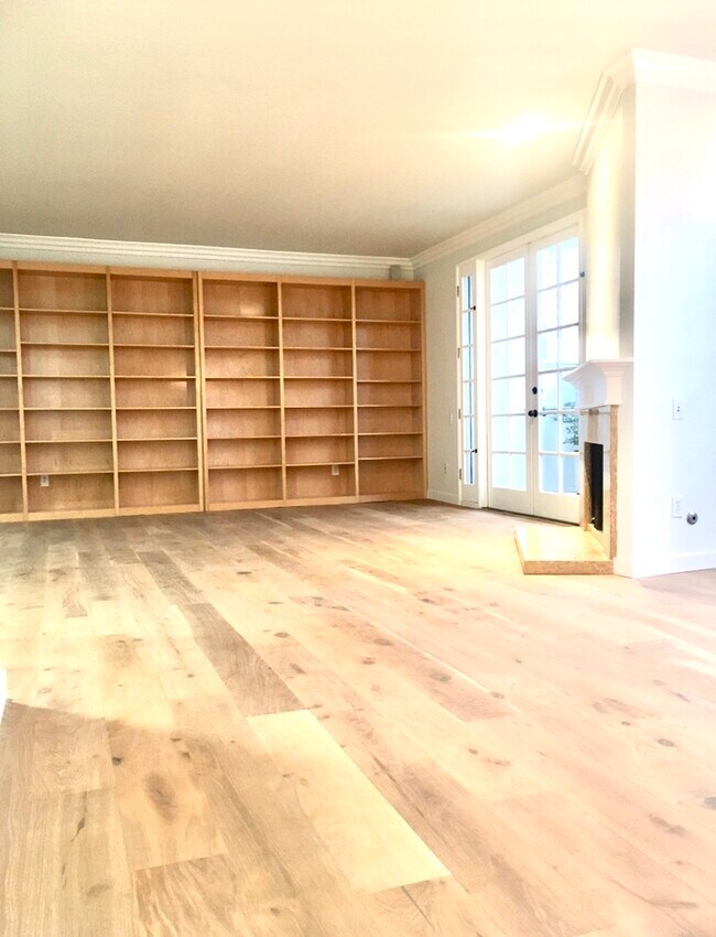 Living room - 1037 16th St