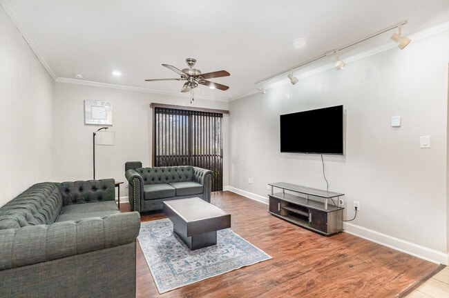 Building Photo - 1700 SW 16th Ct