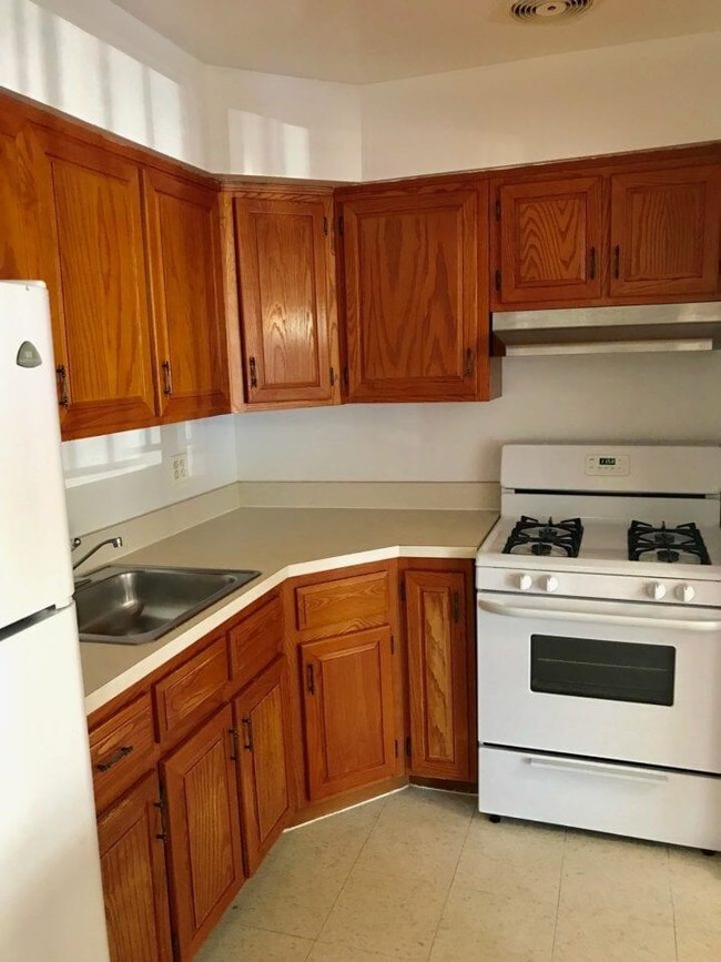 Building Photo - 39-46 59th Street