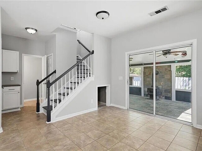 Building Photo - 131 Nacoochee Way