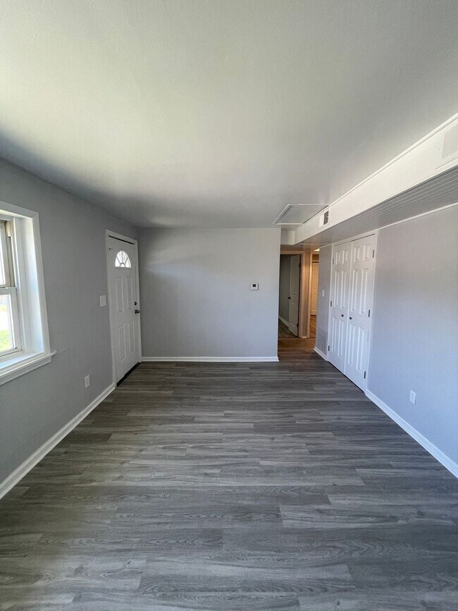 Foto del edificio - Freshly Renovated 3 Bedroom Ranch with Mod...