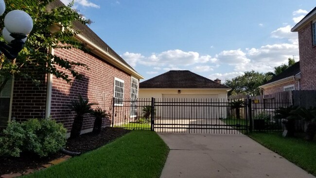Building Photo - 3211 Confederate Dr