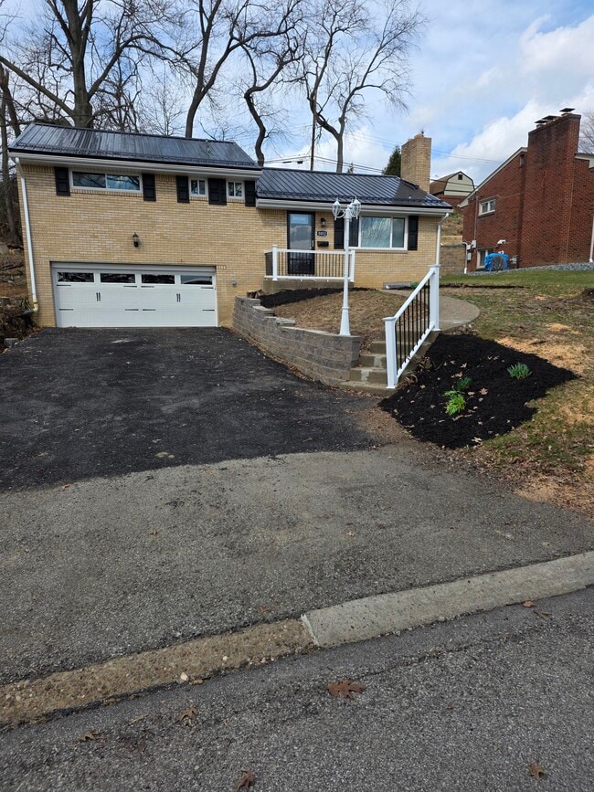 Building Photo - 5052 Azalea Dr