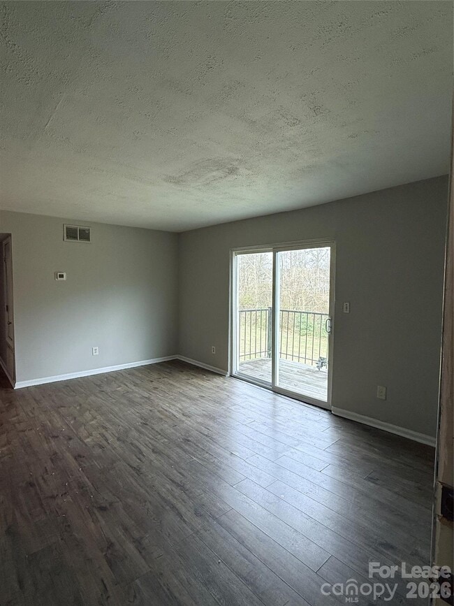 Building Photo - 702 Farmhurst Dr