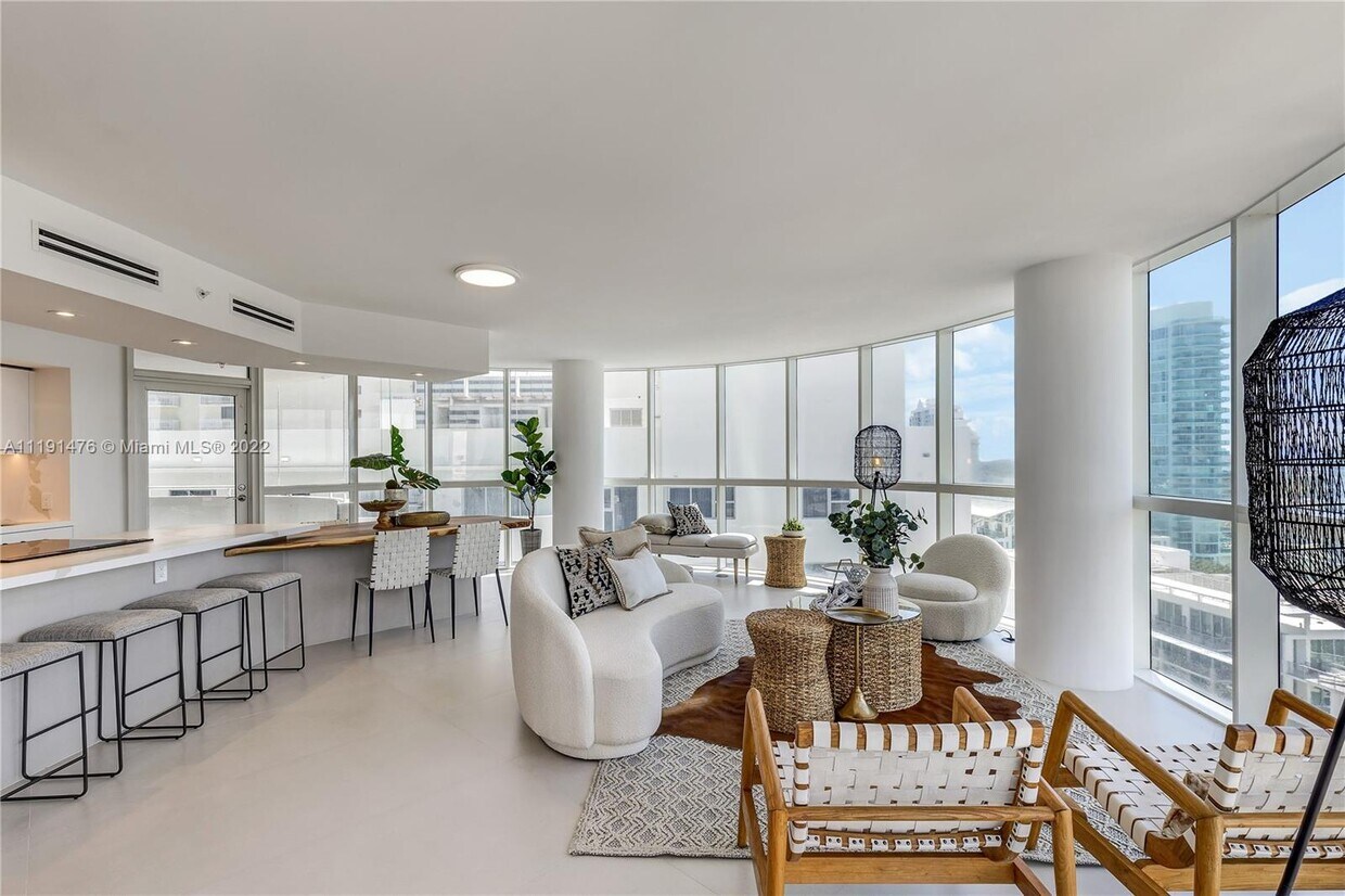 Primary Photo - 6301 Collins Ave