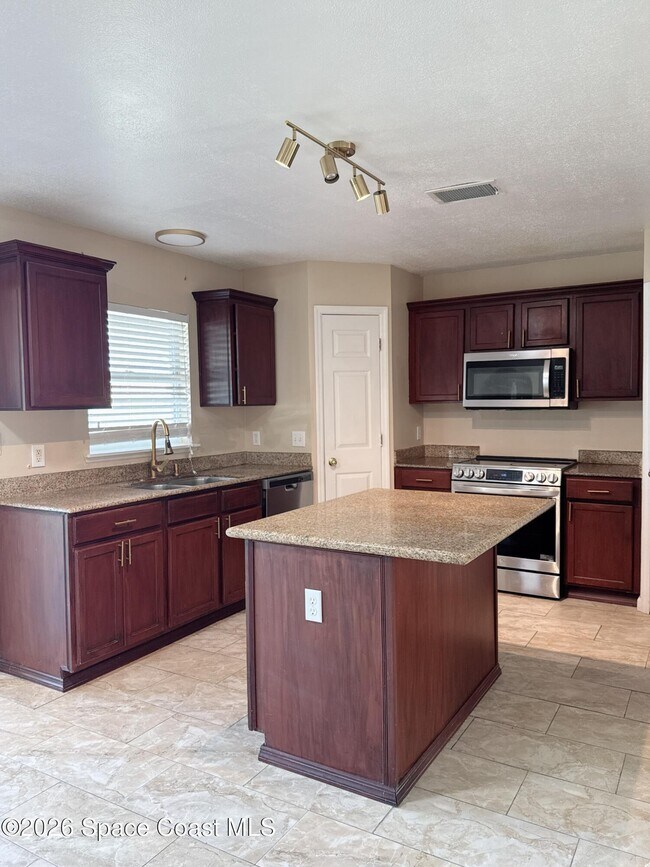Foto del edificio - 1718 Sawgrass Dr SW